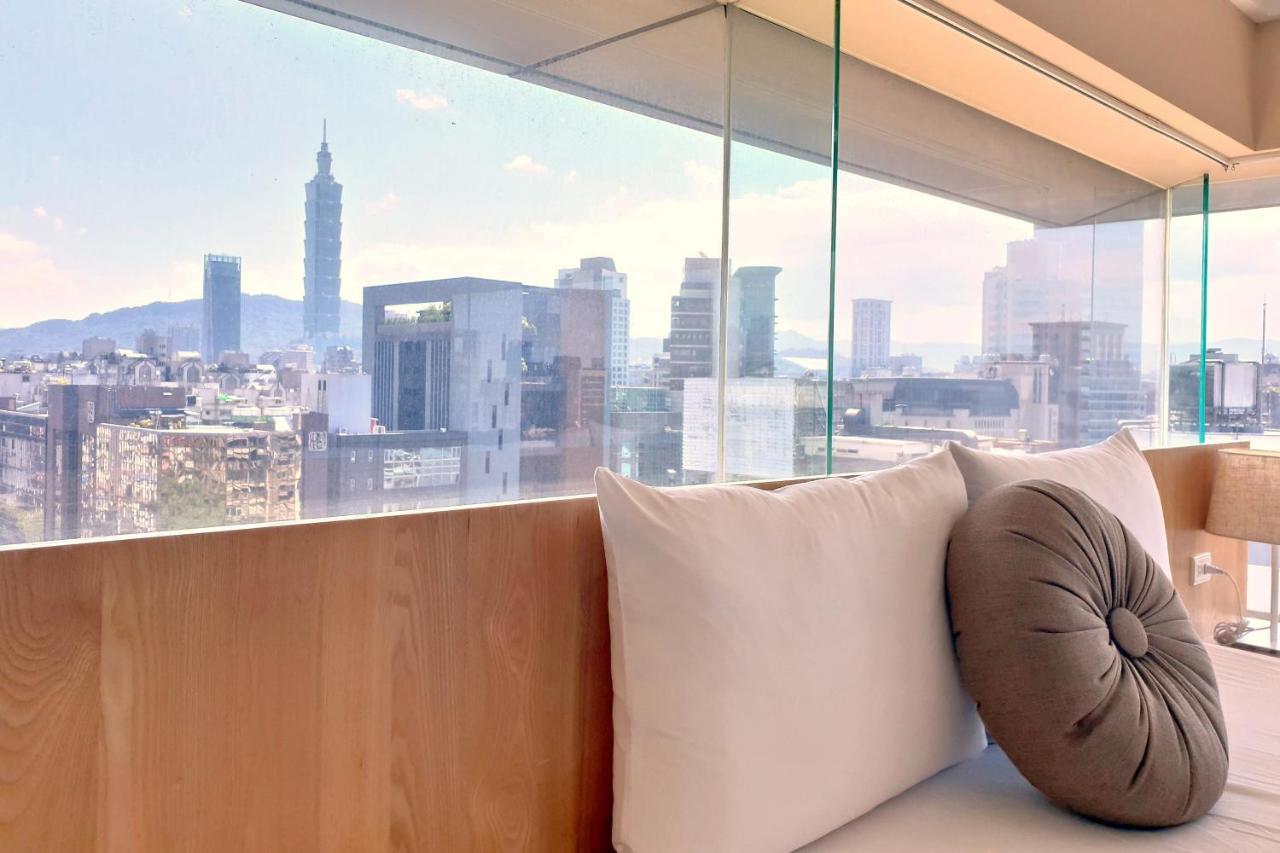 Deluxe Double Room with Full Taipei 101 View