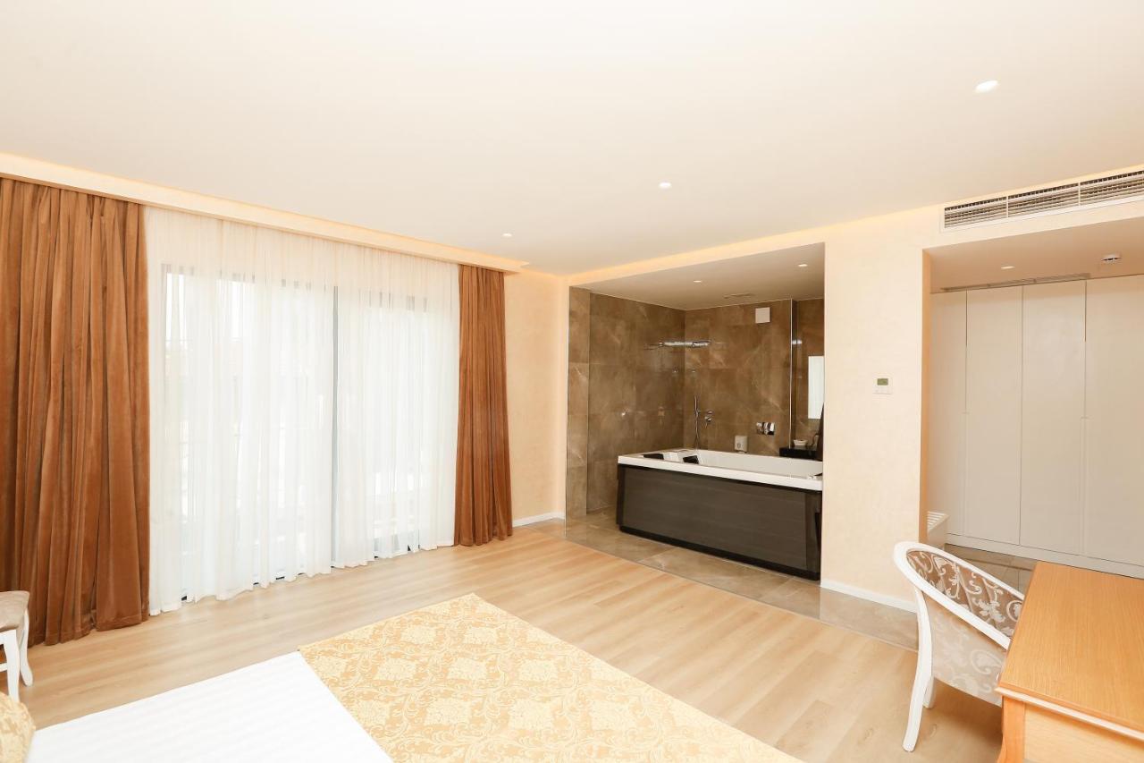 Suite with Free Parking and Wi-Fi