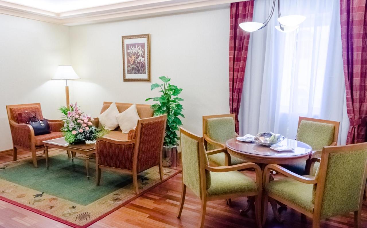 Avenue Suite