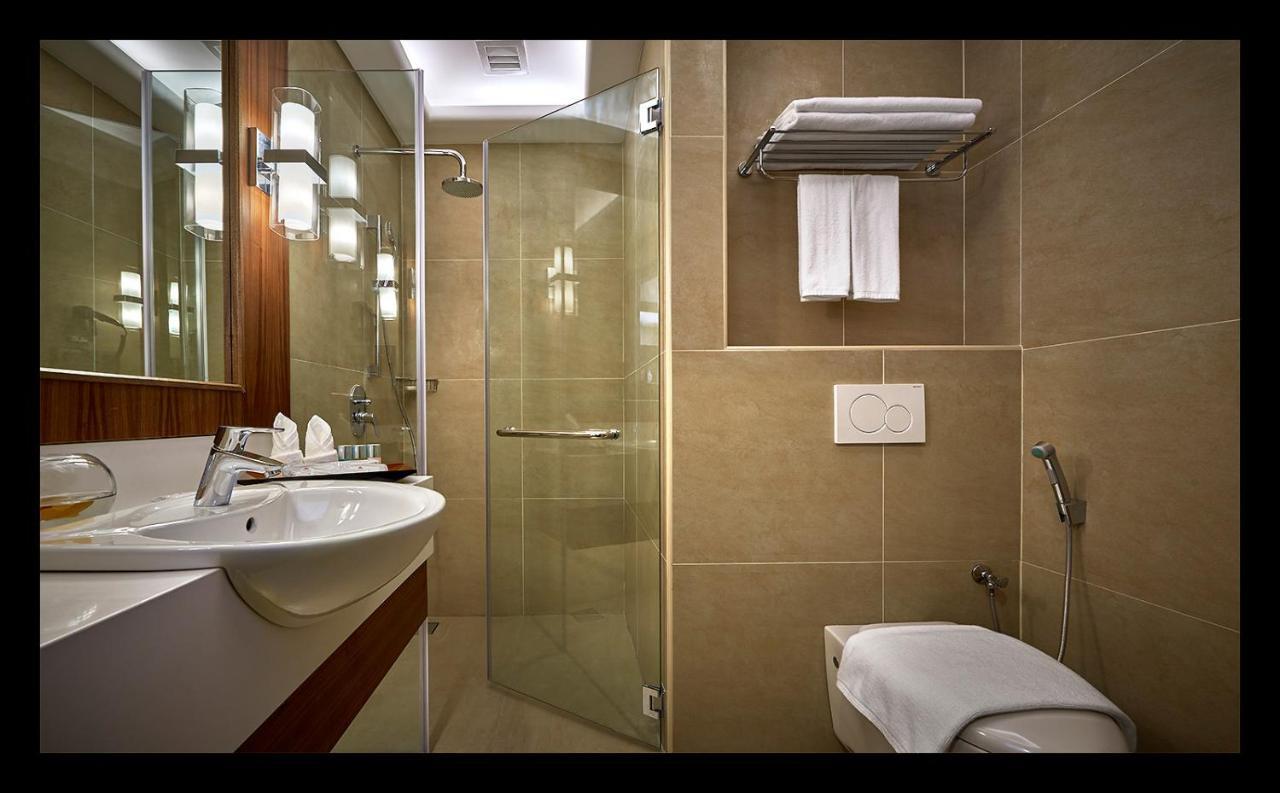 Standard Queen Room
