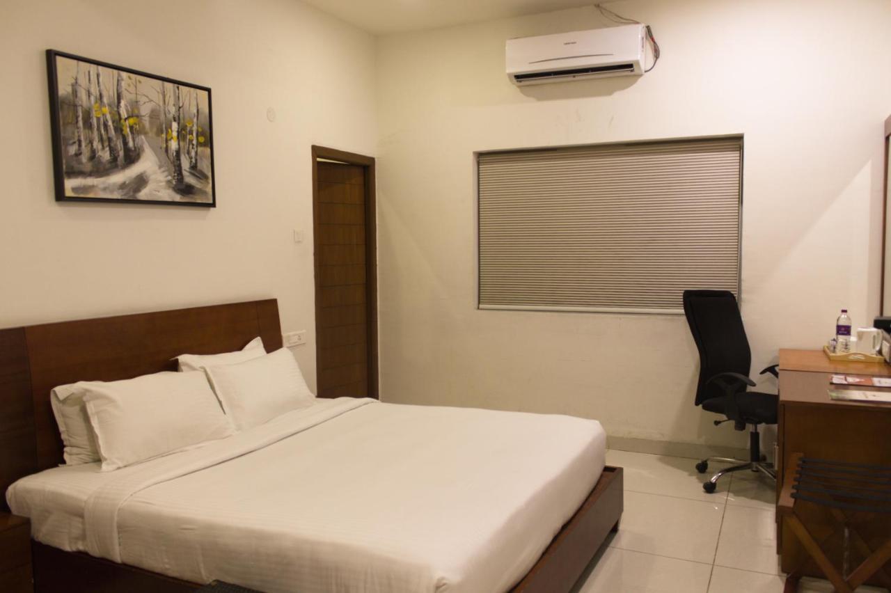 Deluxe Queen Room