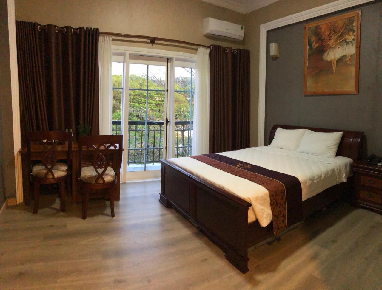 King Room with Mountain View