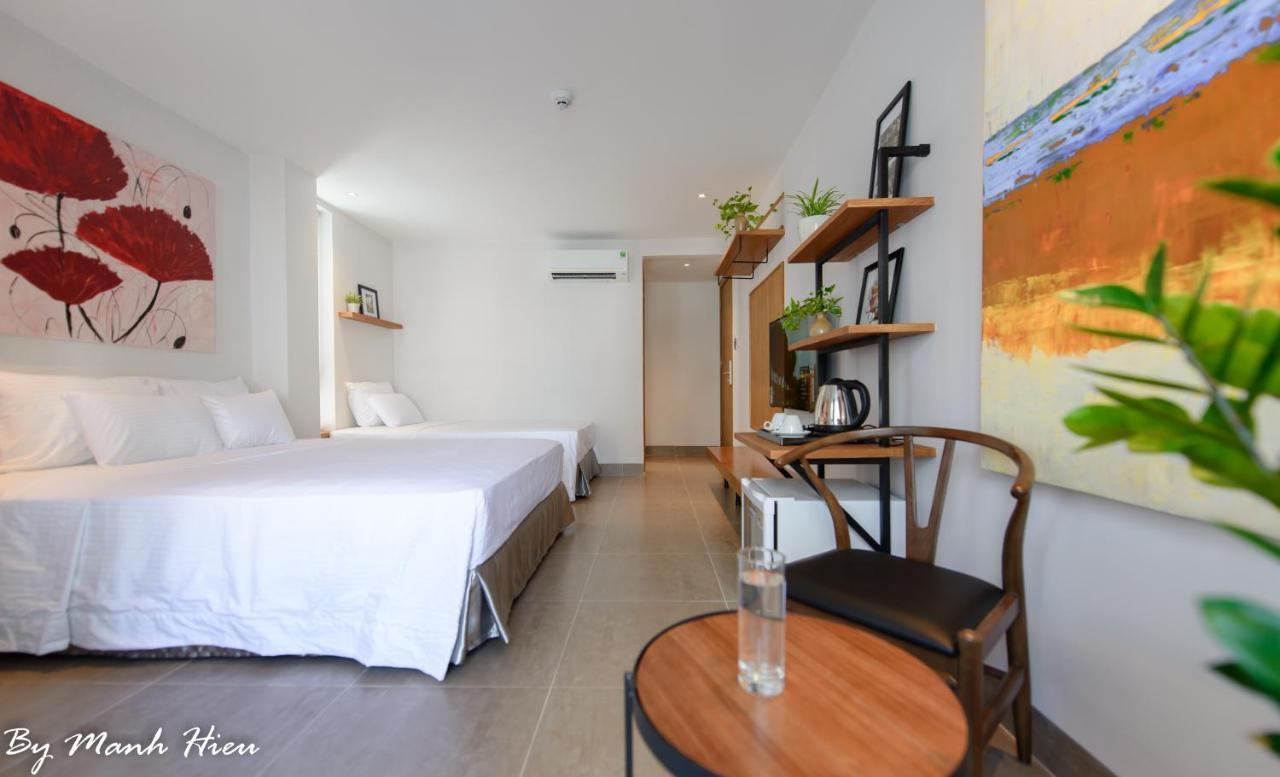 Deluxe Twin Room (1 Double Bed & 1 Single Bed)