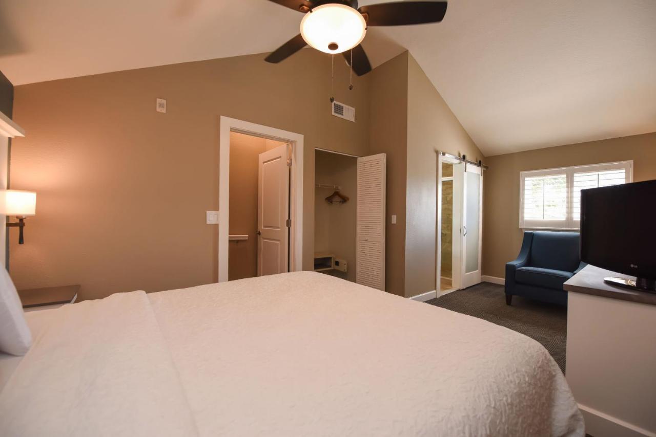 King Suite Disability Access or Non-Smoking