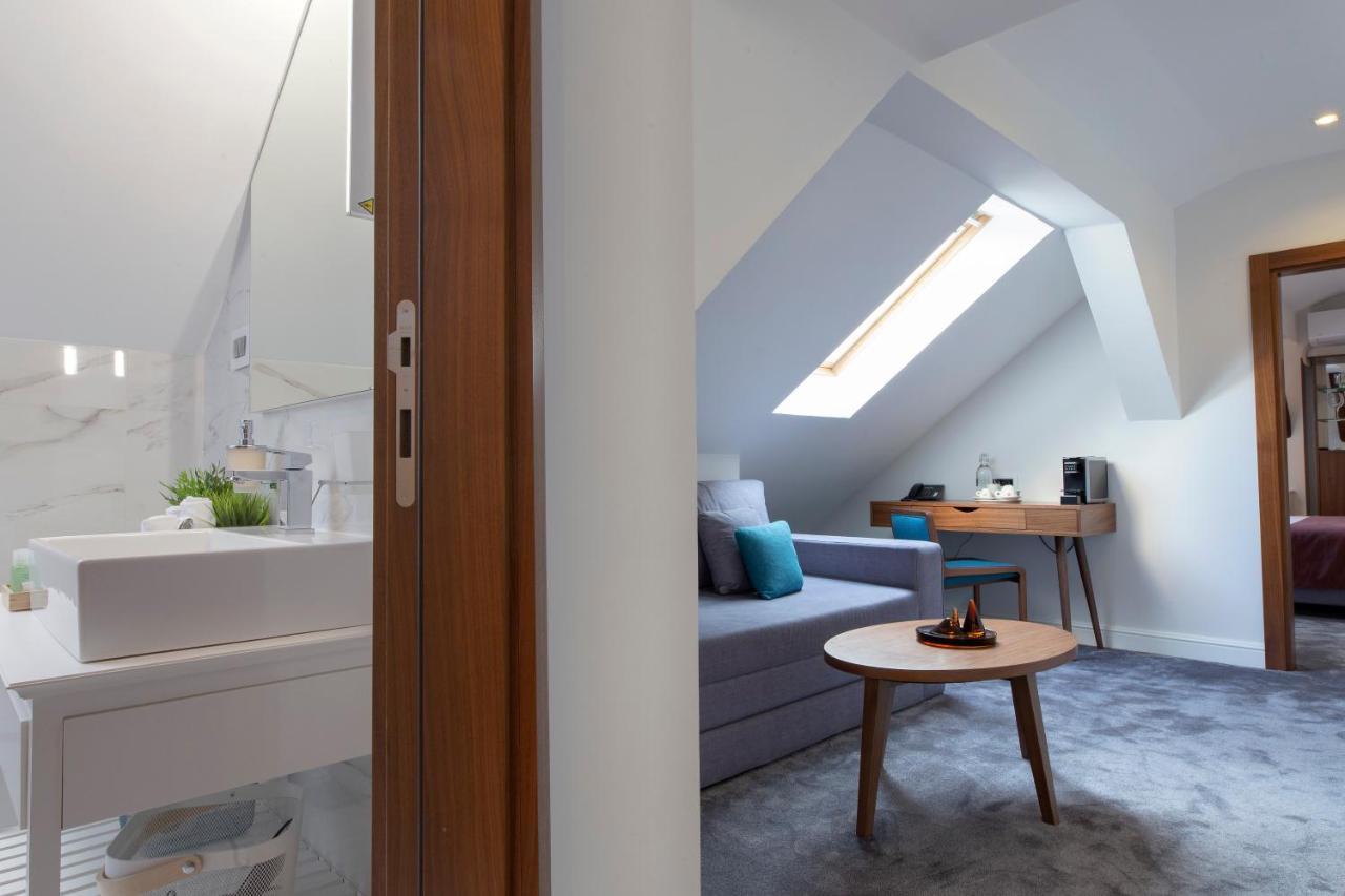 Two-Bedroom Apartment with Free Parking