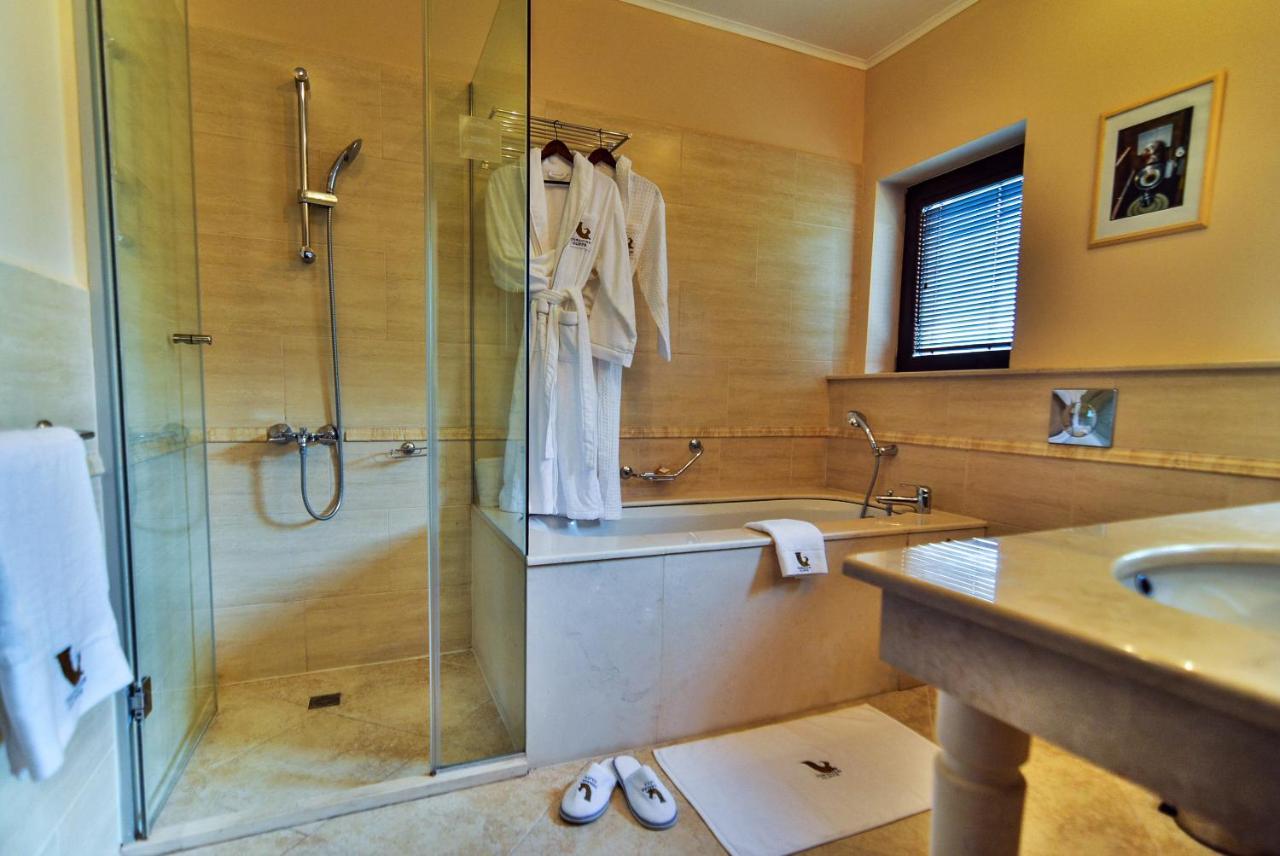 Family One Bedroom Suite - Hillside