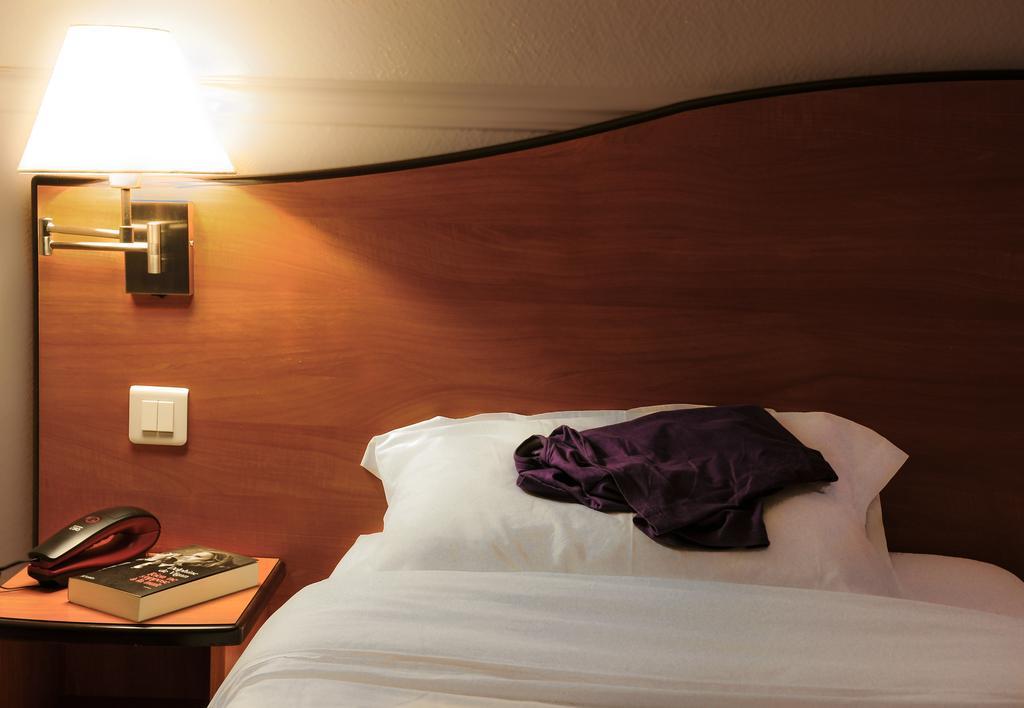Standard Queen Room