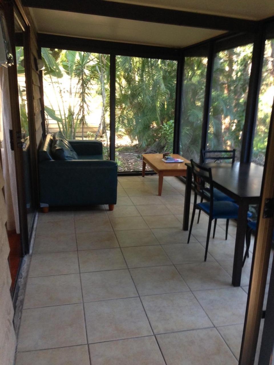 One Bedroom Cabin (Queen & Single Bed)