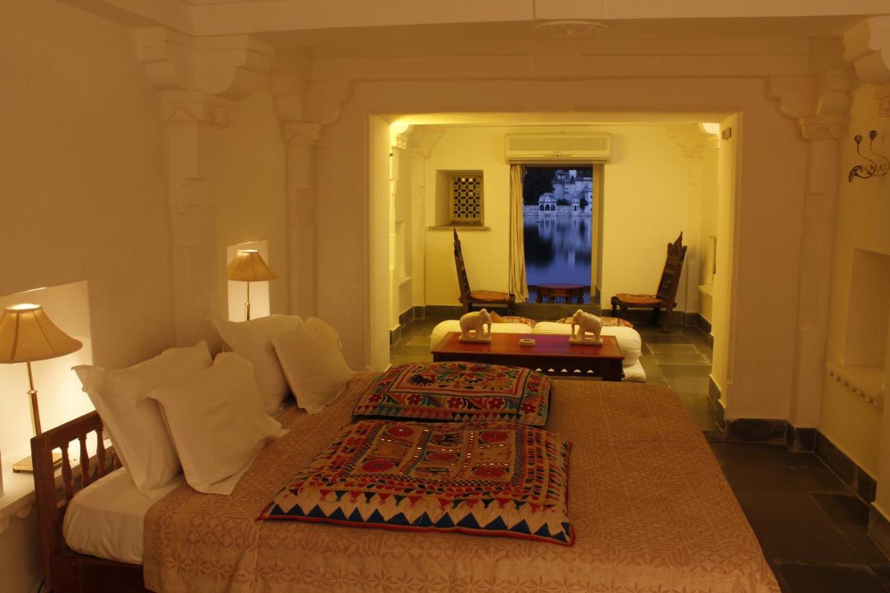 Deluxe Lake Front Suite
