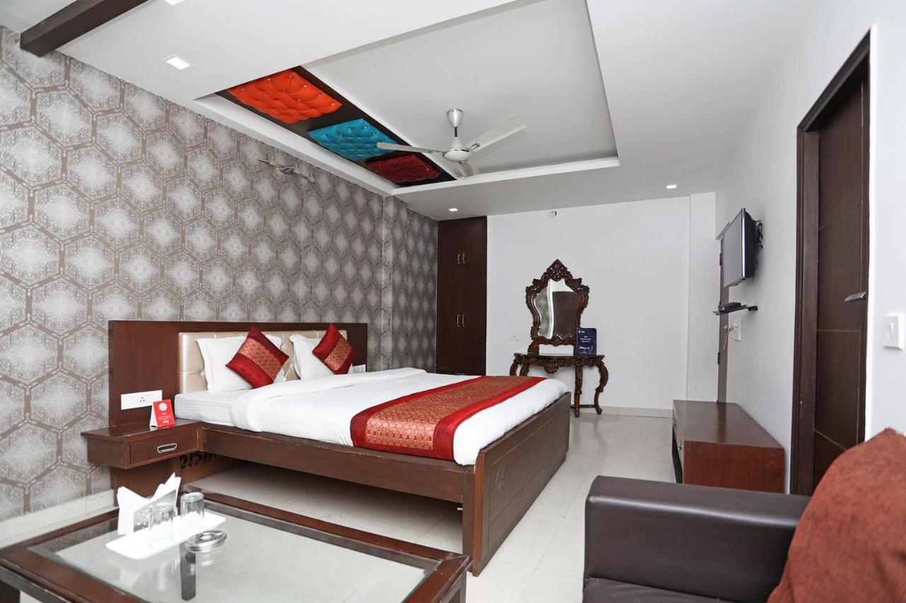 Deluxe Double Room (2 Adults + 1 Child)