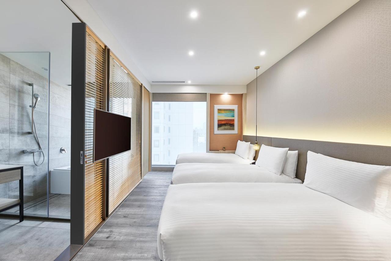 Premier Triple Room with City View
