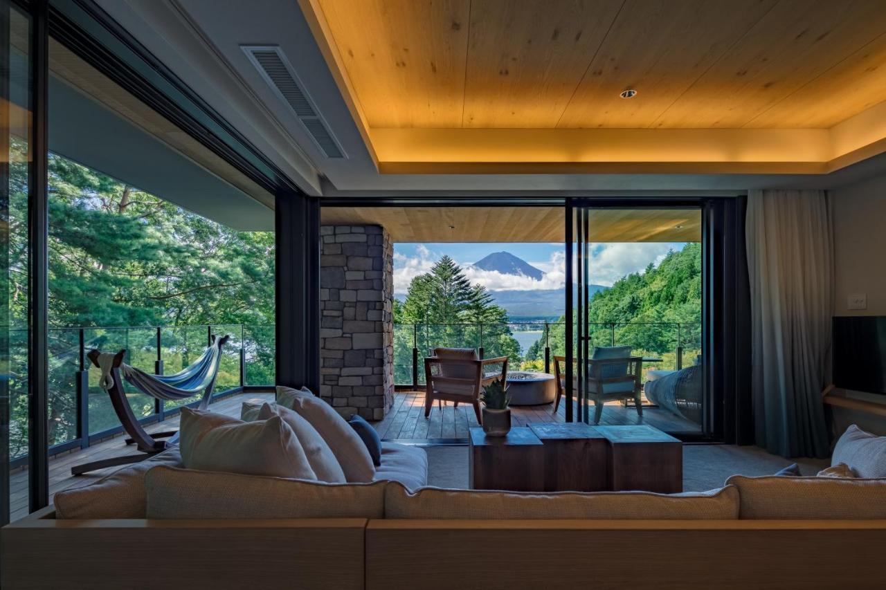 Premium Suite with Mountain and Lake View