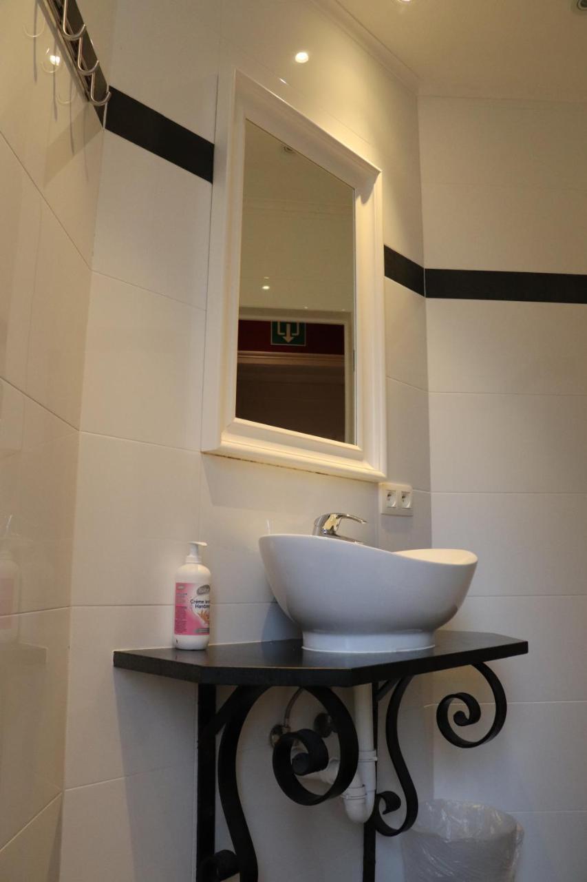 Single Room with Shared Bathroom