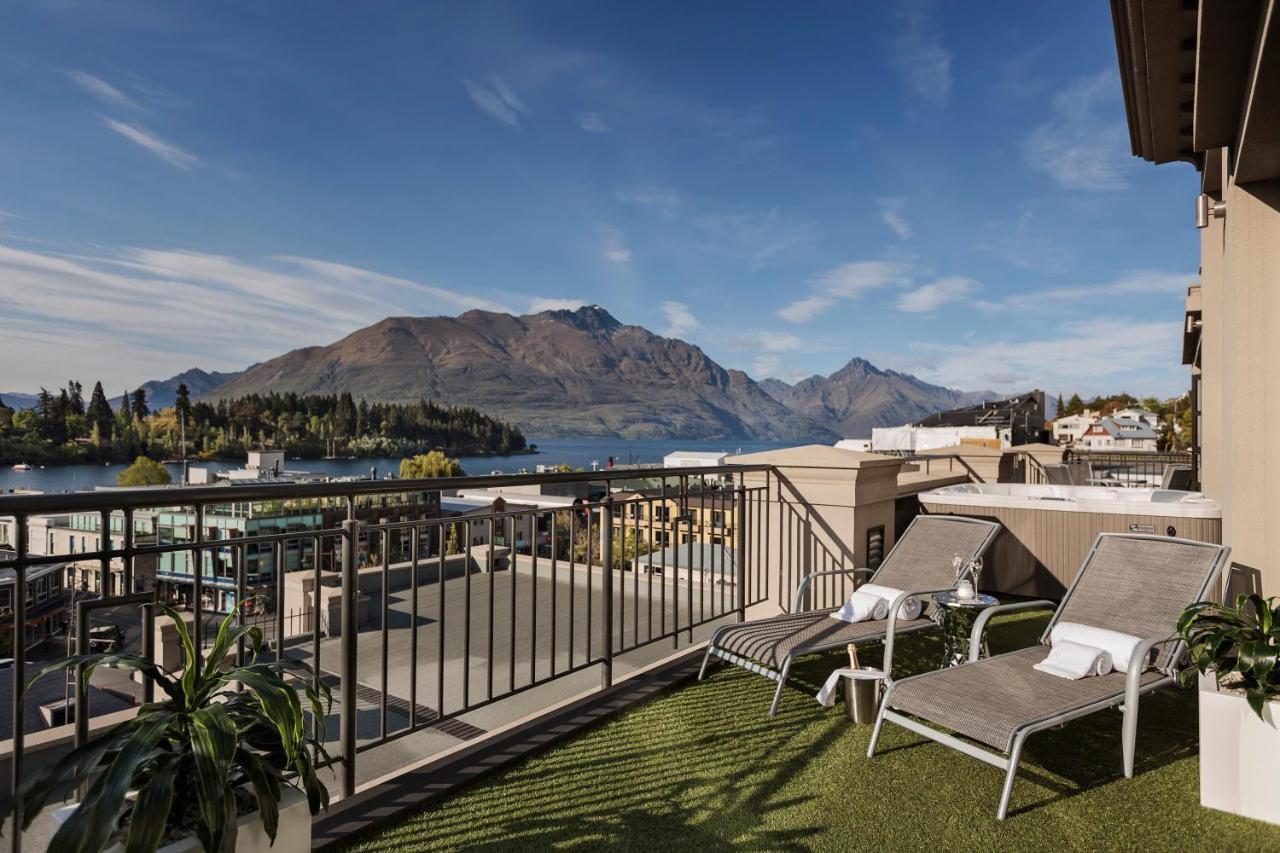PENTHOUSE No 10, 1 King Bed, Lake View, Private Theater & Outdoor Hot Tub