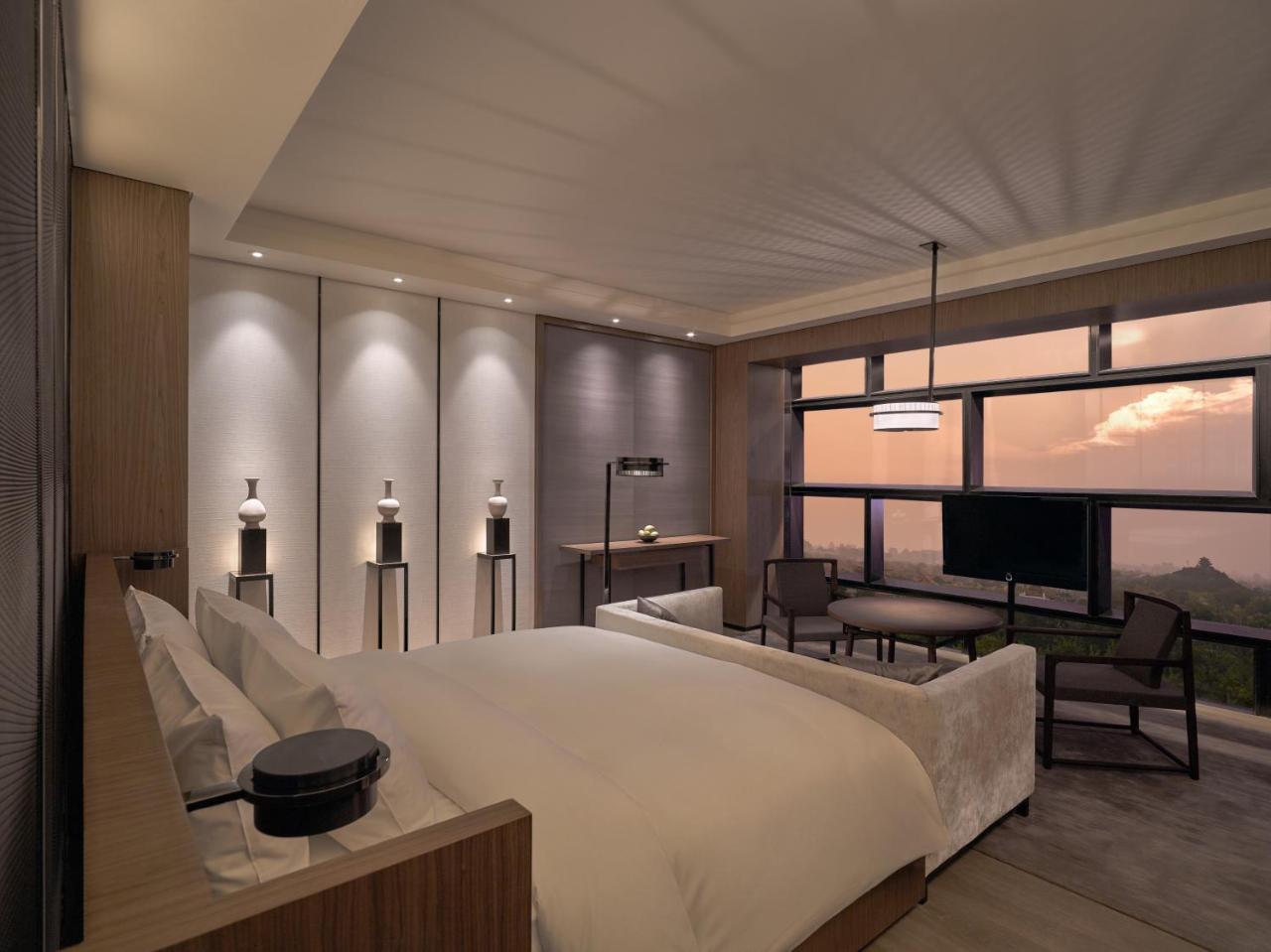 Grand Deluxe Room (Forbidden City or Jingshan Park View)