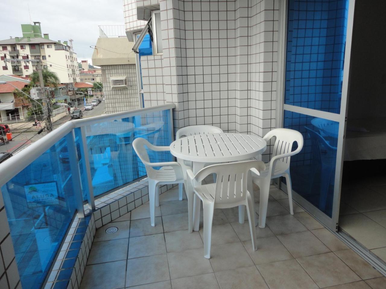 1 Bedroom Apartment with Kitchen and Balcony