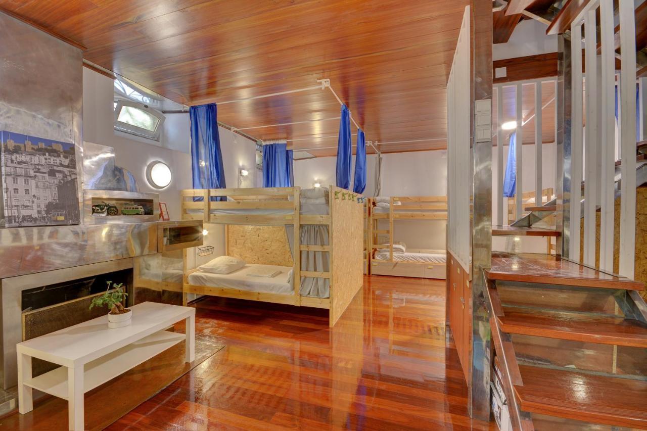 Bed in 14-Bed Mixed Dormitory Room