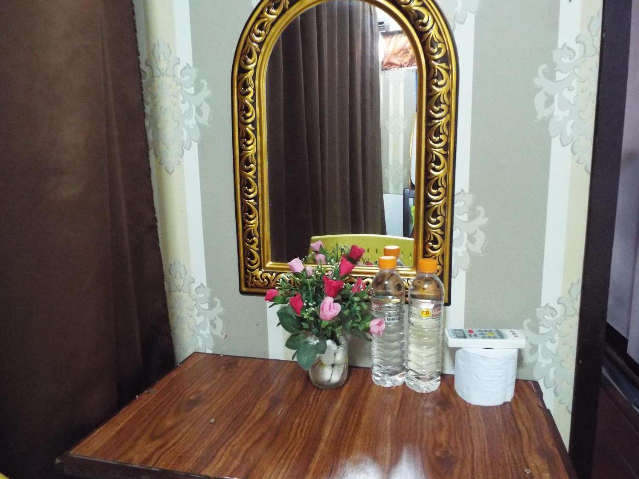 Single Room with Shared Toilet