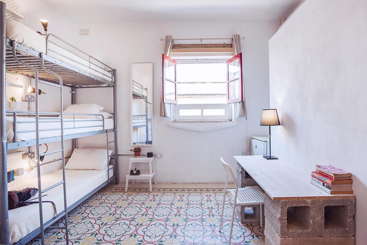 Bunk Bed in Mixed Dormitory Room