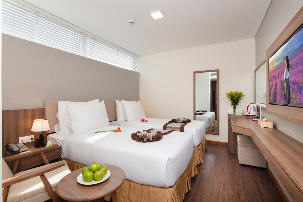 Deluxe Double or Twin Room with No Window