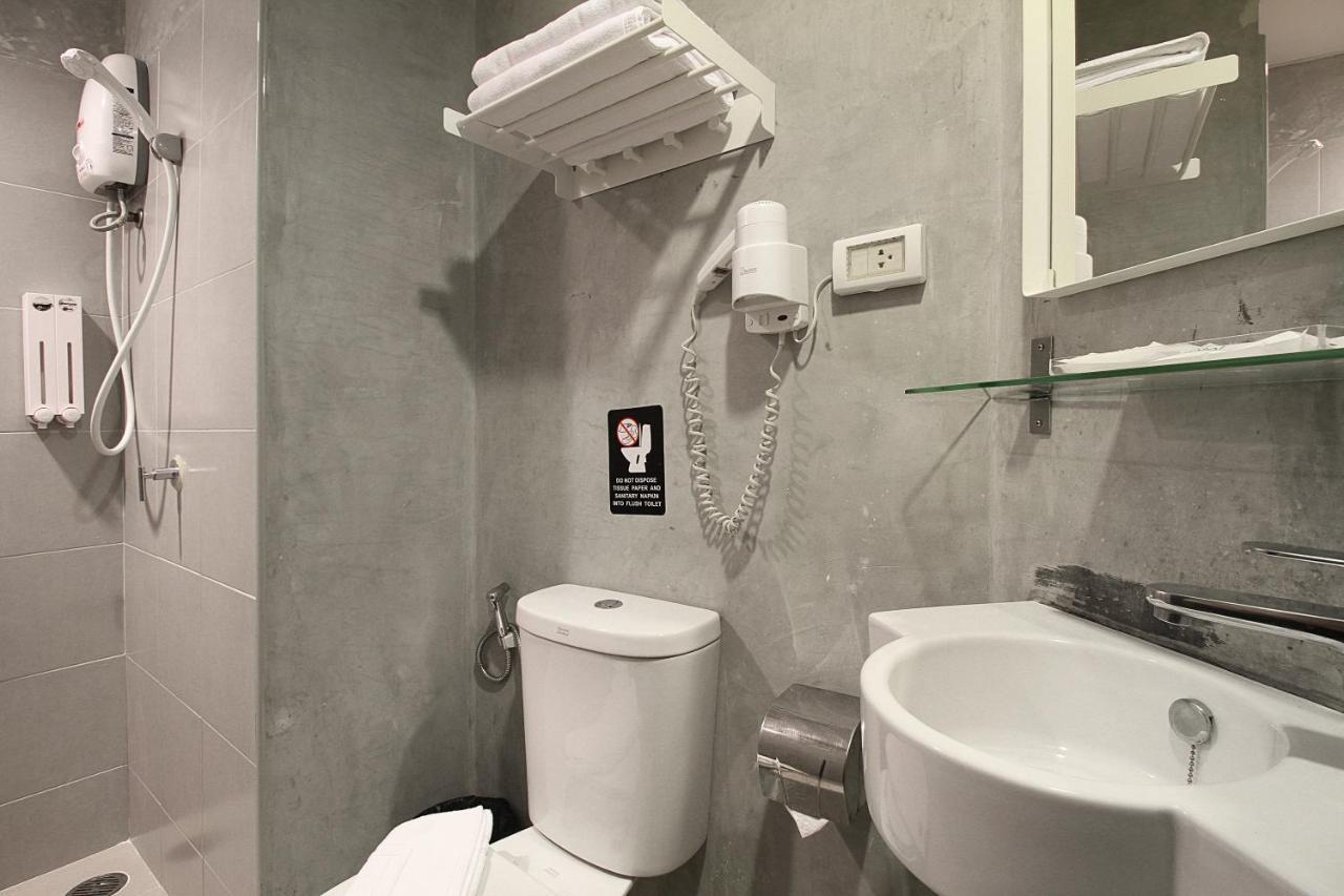 Standard Double Room with Window