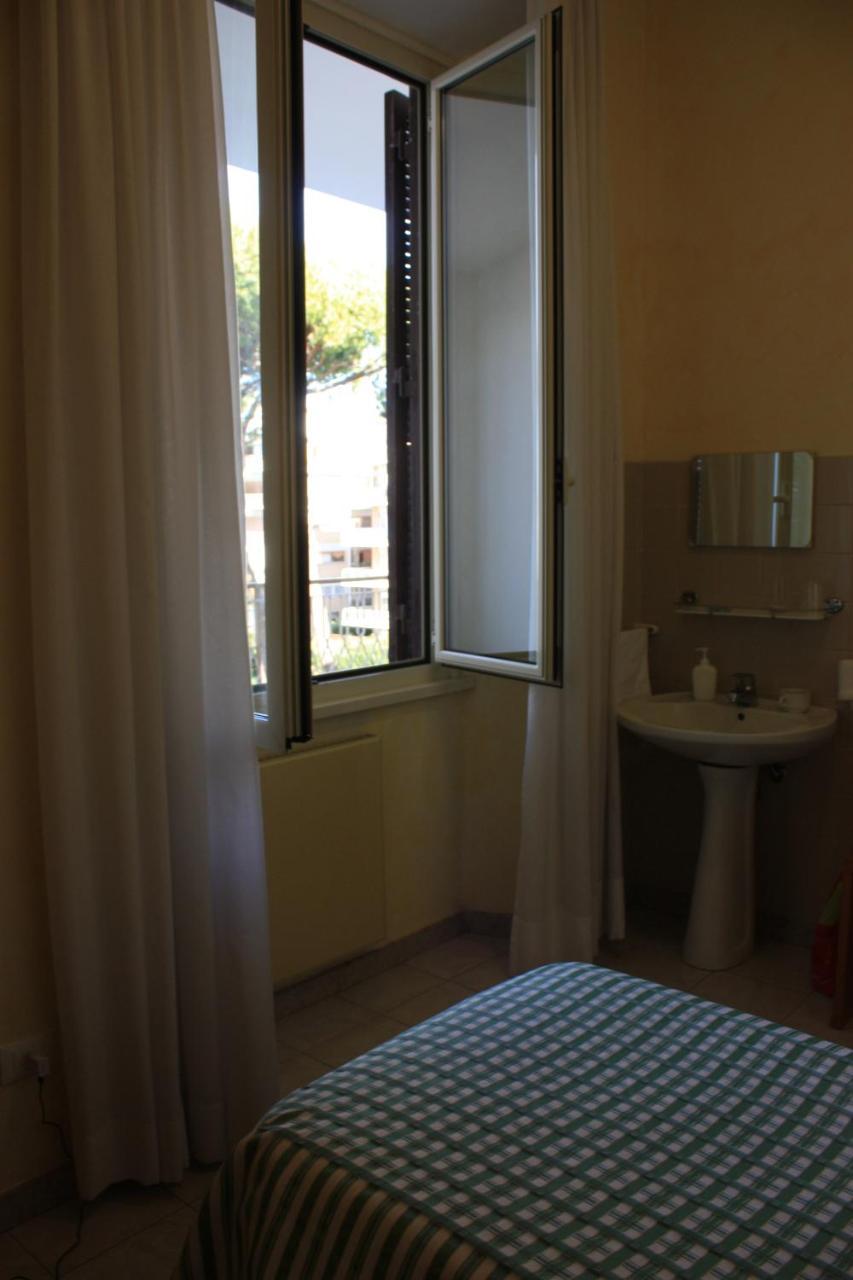 Single Room with Shared Bathroom