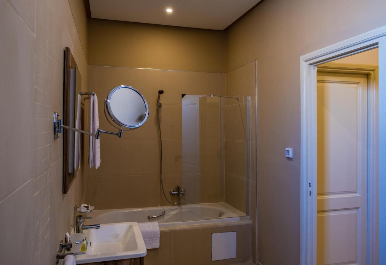 Ambassador Suite (4 Adults)