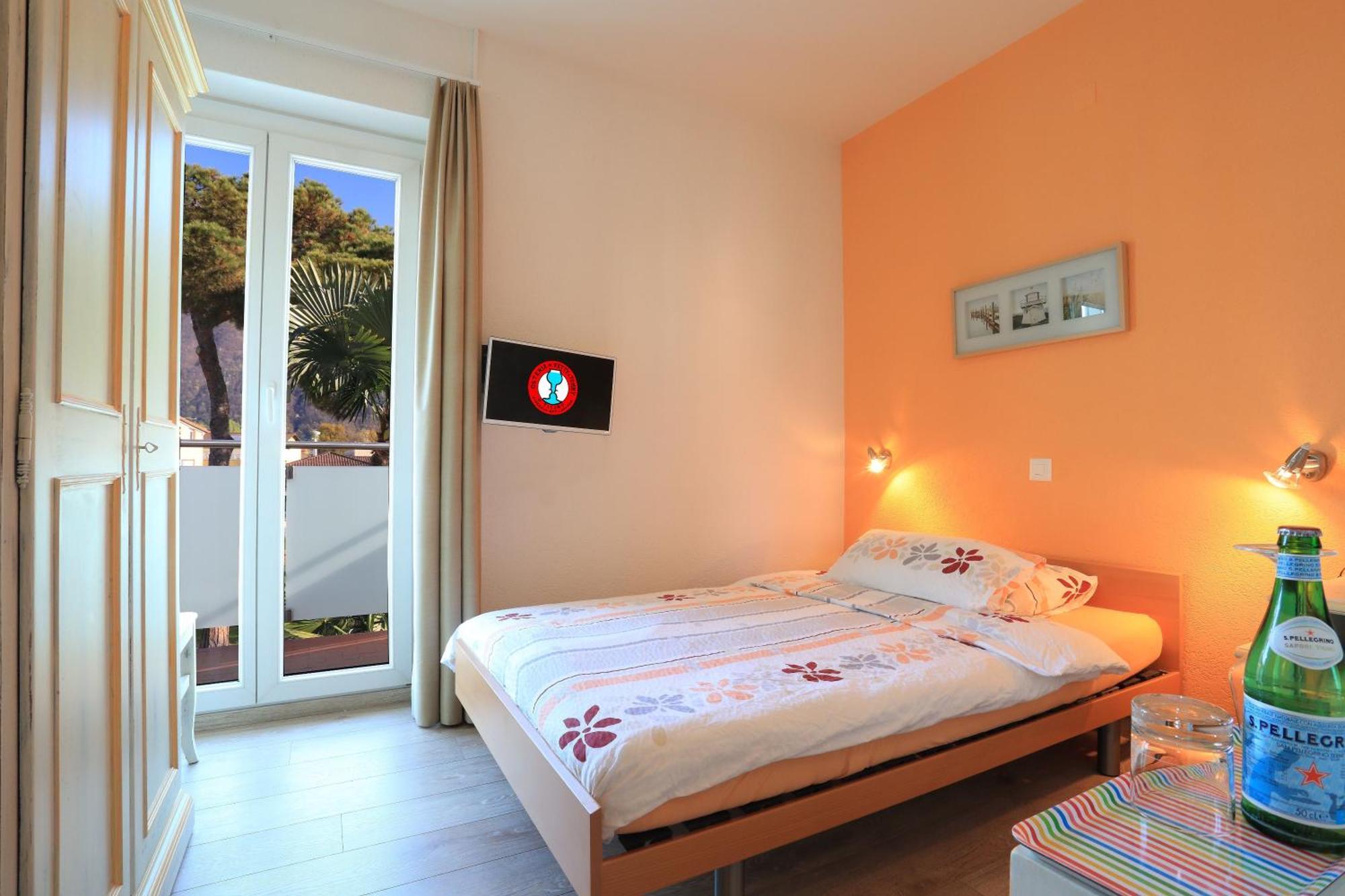 Single Room with Balcony and Mountain View