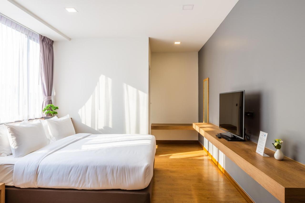 Premier Corner King Room
