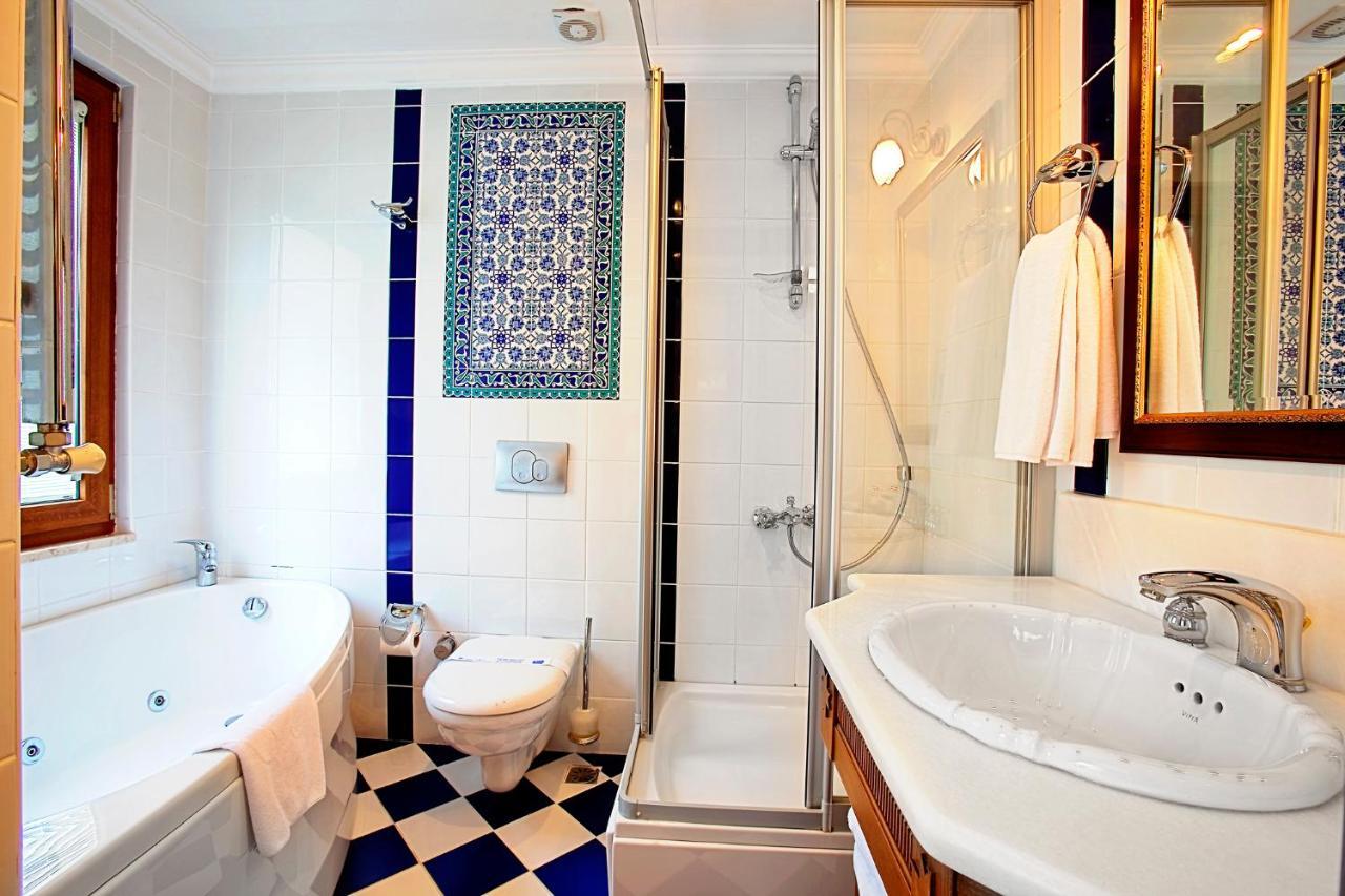 Triple Room with Sea View and Hot Tub