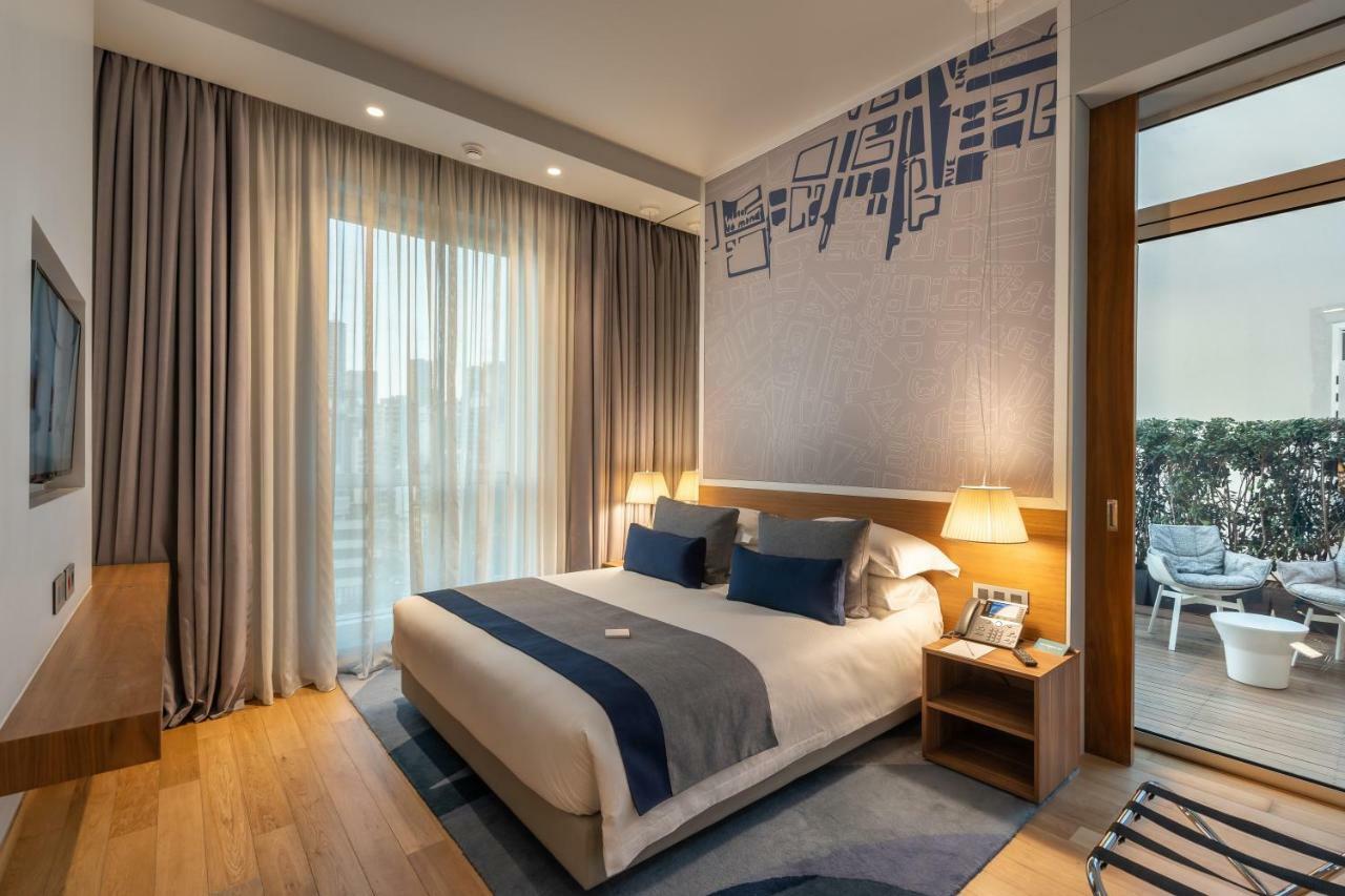 Luxury One-Bedroom Terrace
