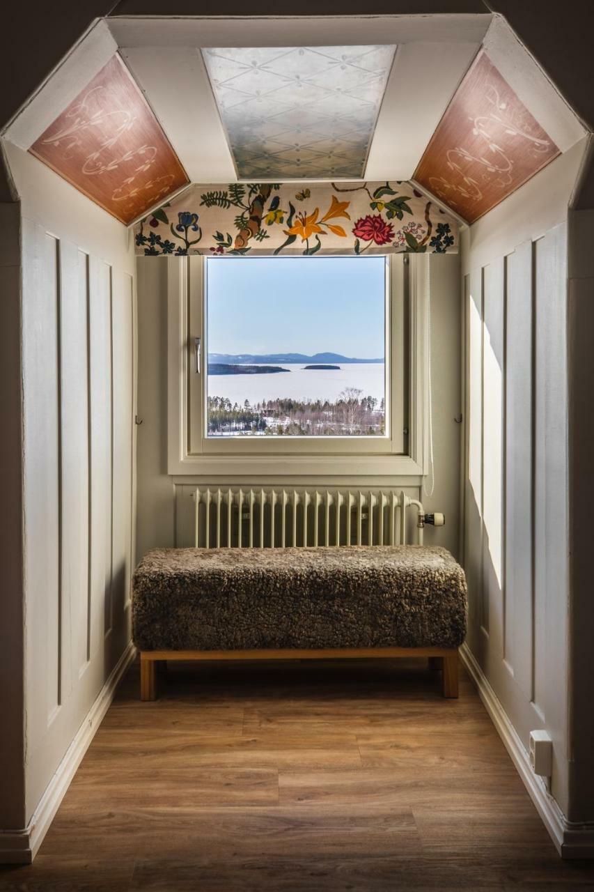 Twin Suite with Jetted Tub and Lake View