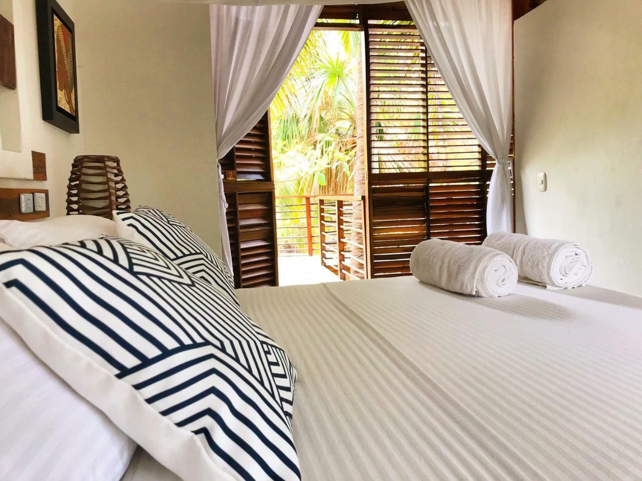 Deluxe Double Room with Balcony and Partial Sea View