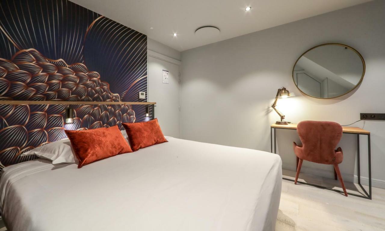 Classic Double Room with Balcony and Lake View
