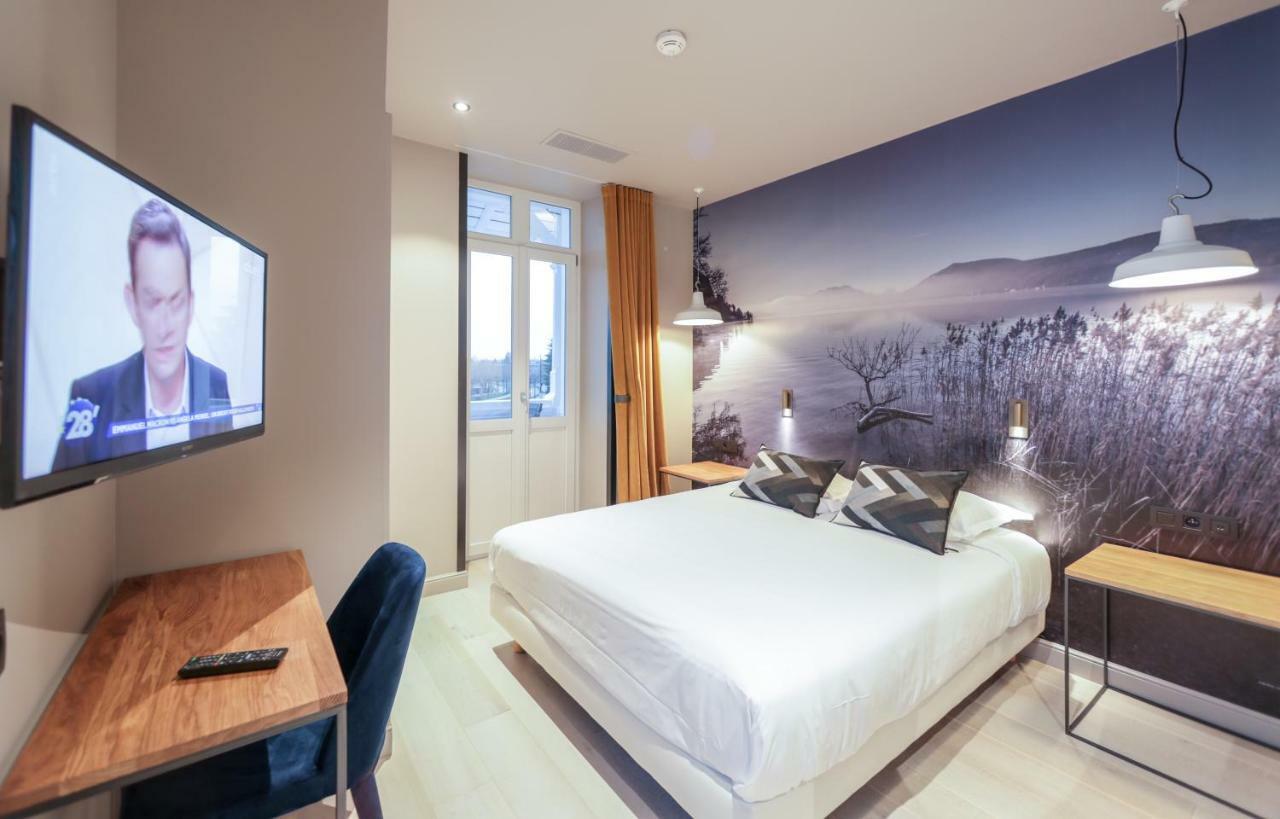 Junior Suite with Balcony and Lake View