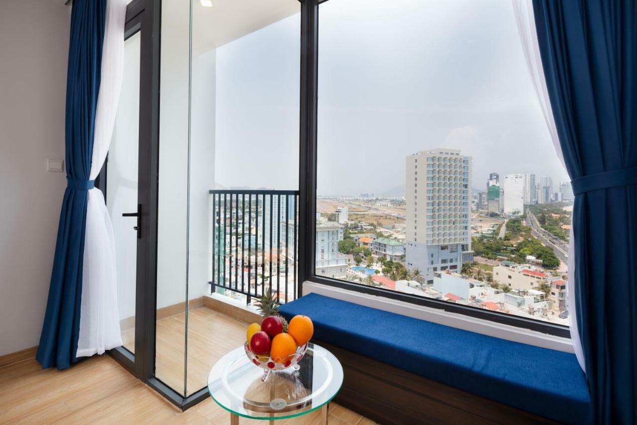 Deluxe Room with Partial Sea View
