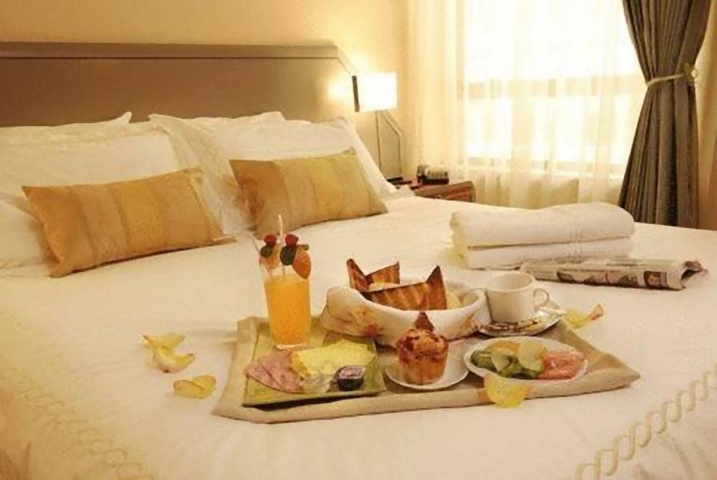 Standard Queen Room