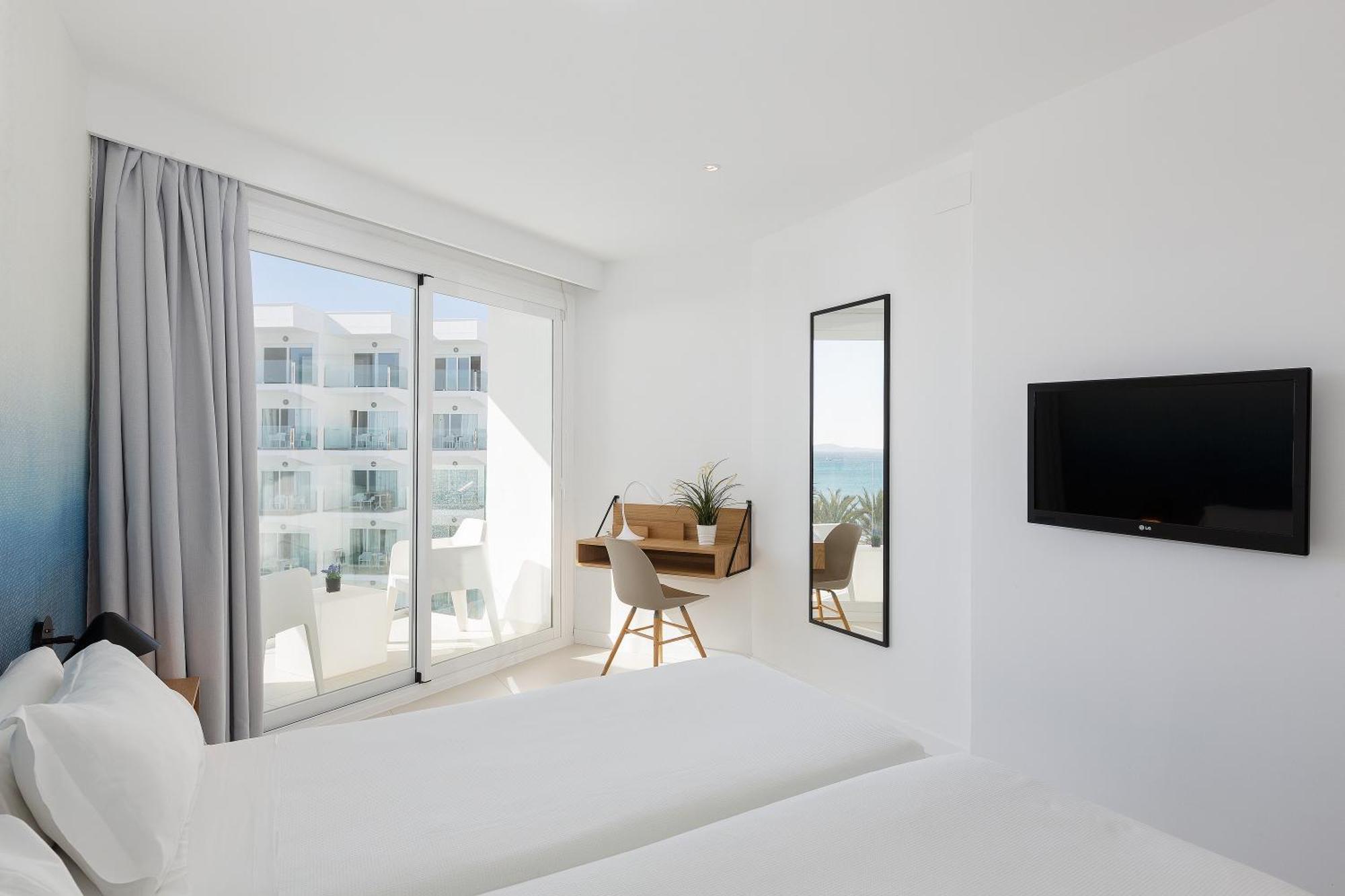 Twin with Lateral Sea View with Balcony (3 Adults)