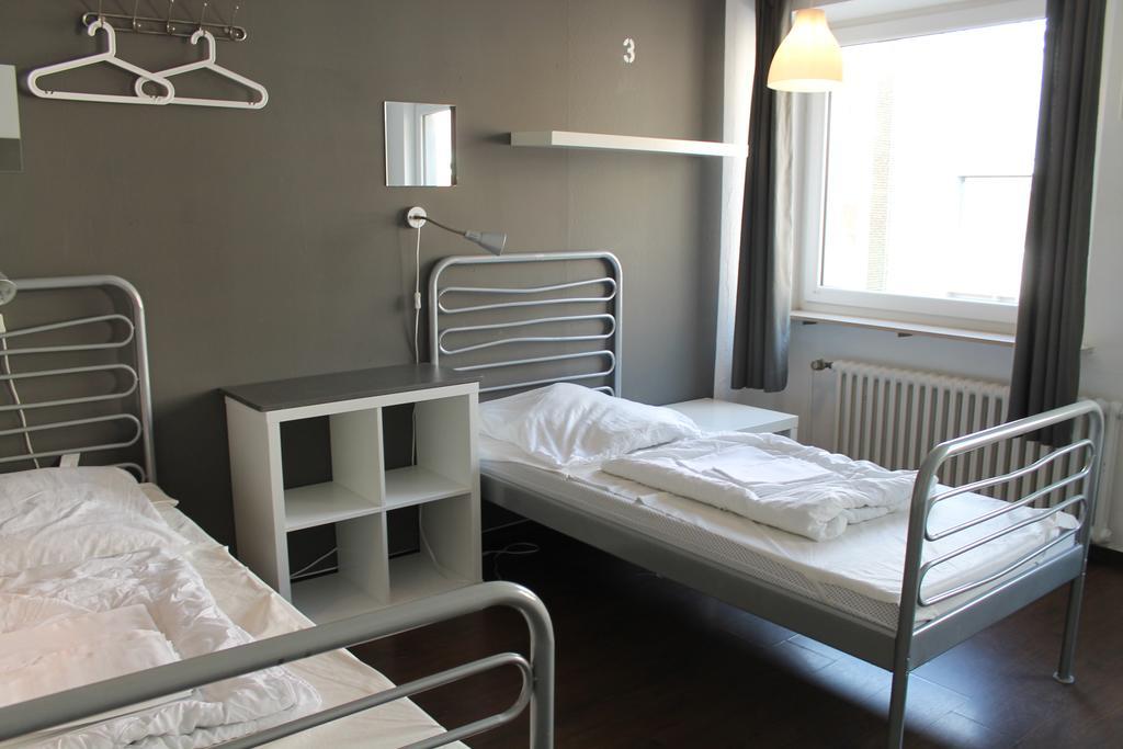 Single Bed in mixed 5 Bed Dormitory Room with shared Bathroom