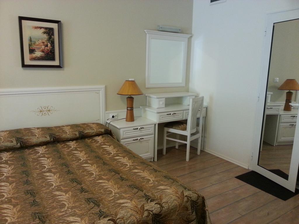 Superior Twin Room with Patio