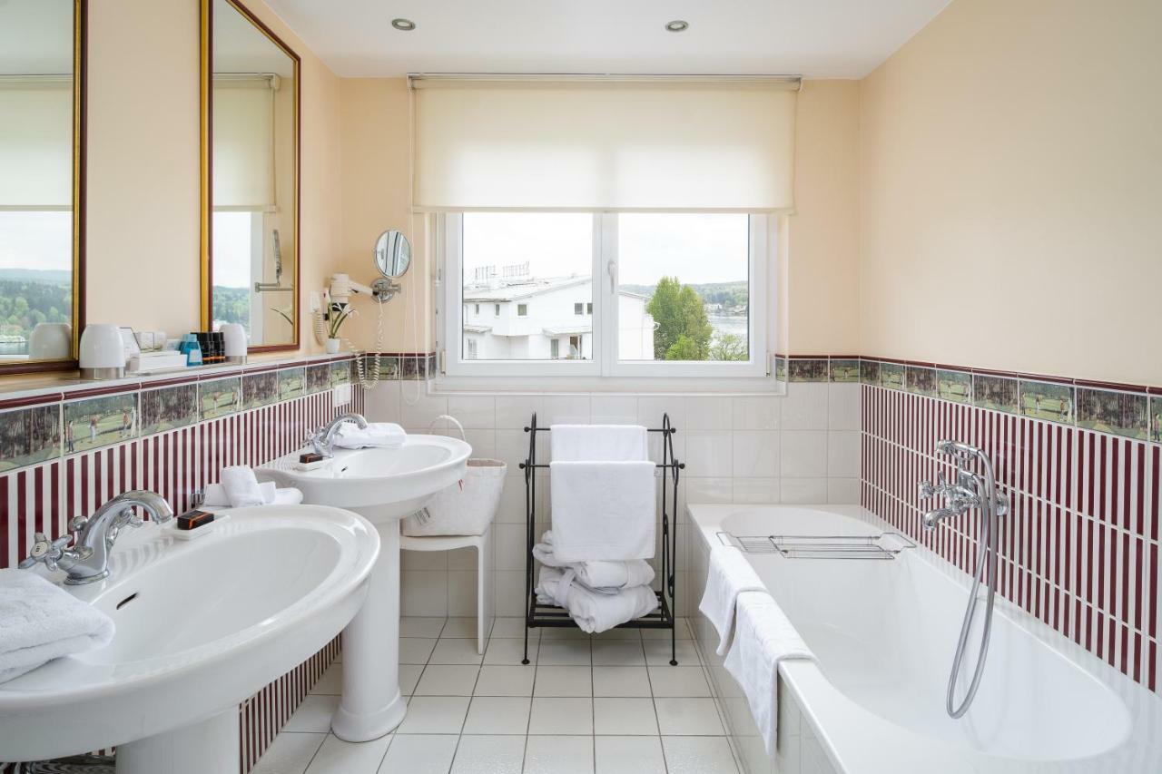 Suite with Lake View