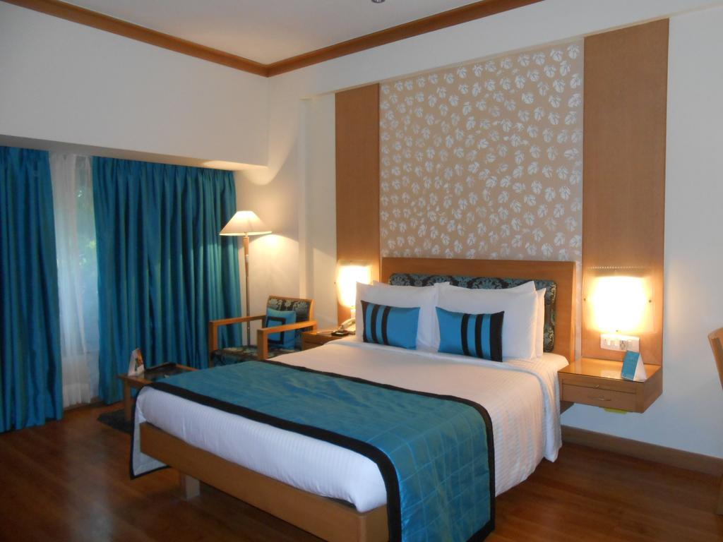 Business Club Room - 10% off on Laundry and Travel desk