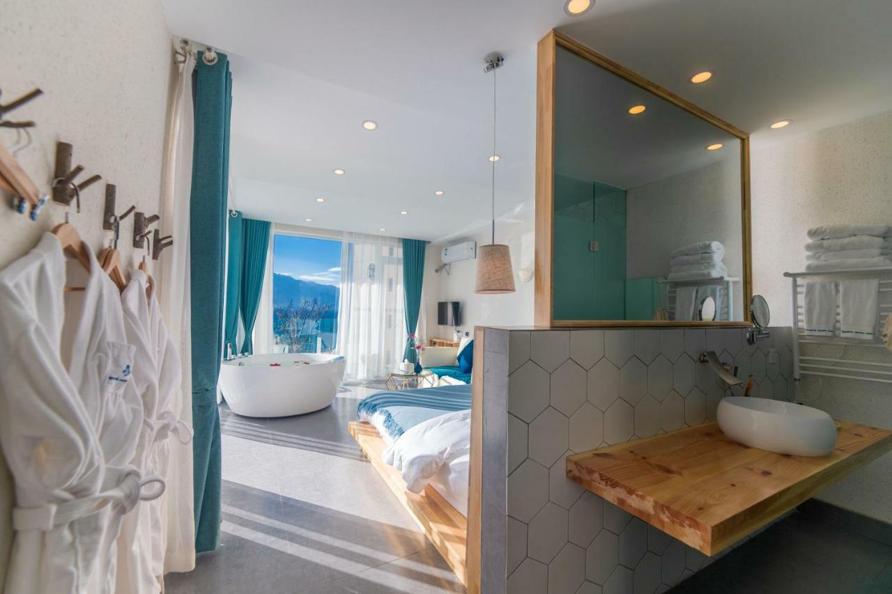 Deluxe Double Room with Balcony and Sea View