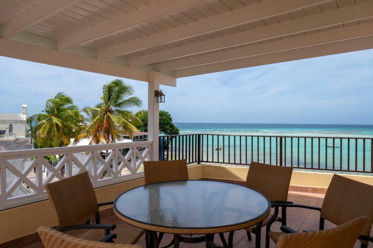 One Bedroom Top Floor Suite with Private Rooftop Patio and Seaview