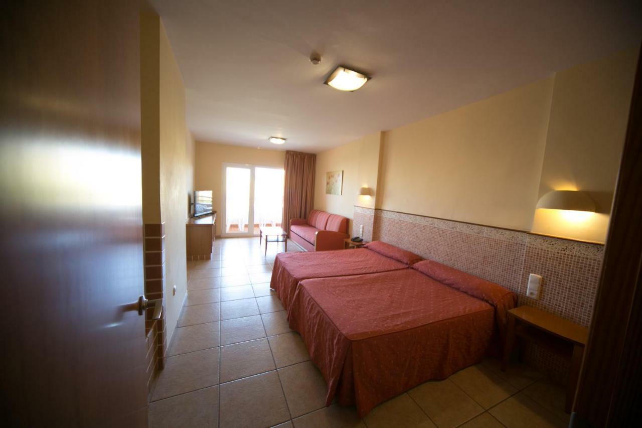 Studio (3 Adults + 1 Child)