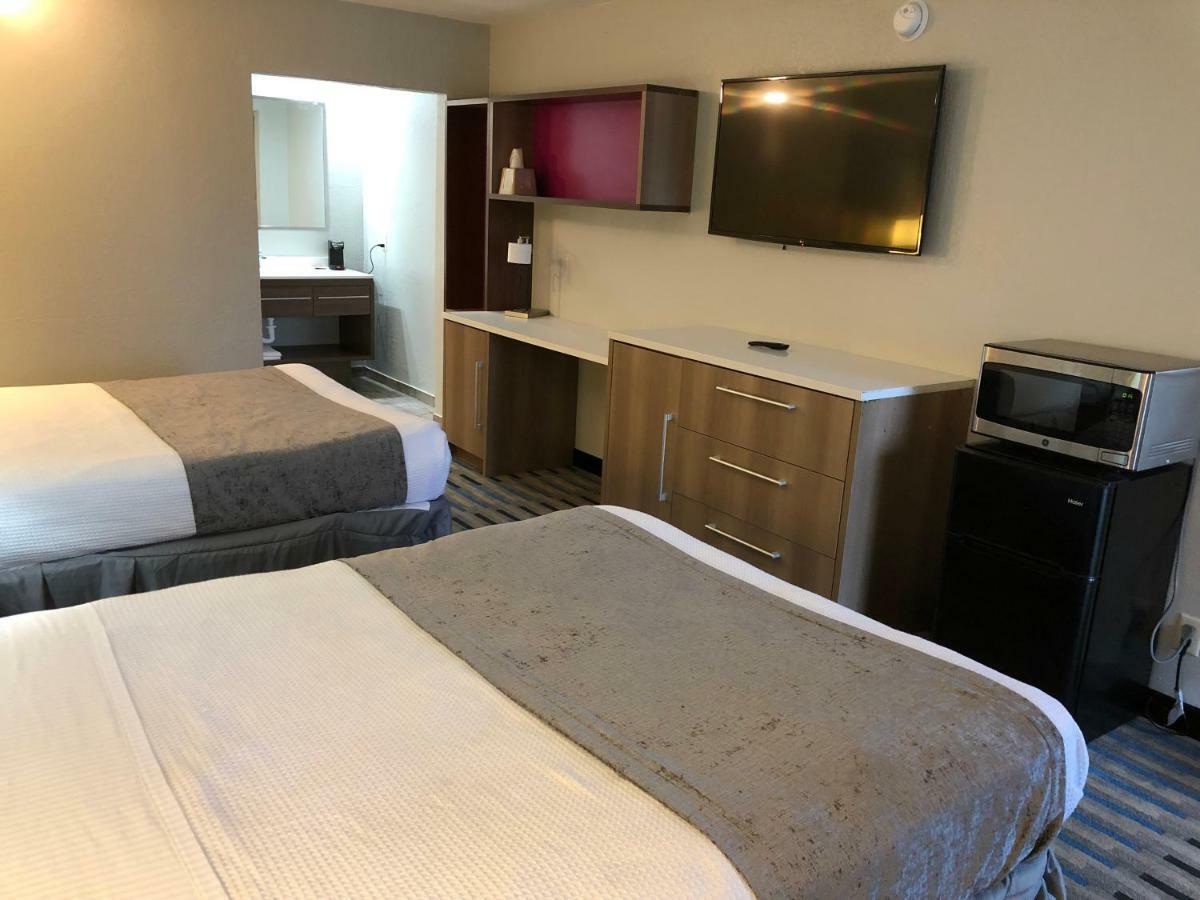 Two Double Beds (Remodeled) - Non-Smoking