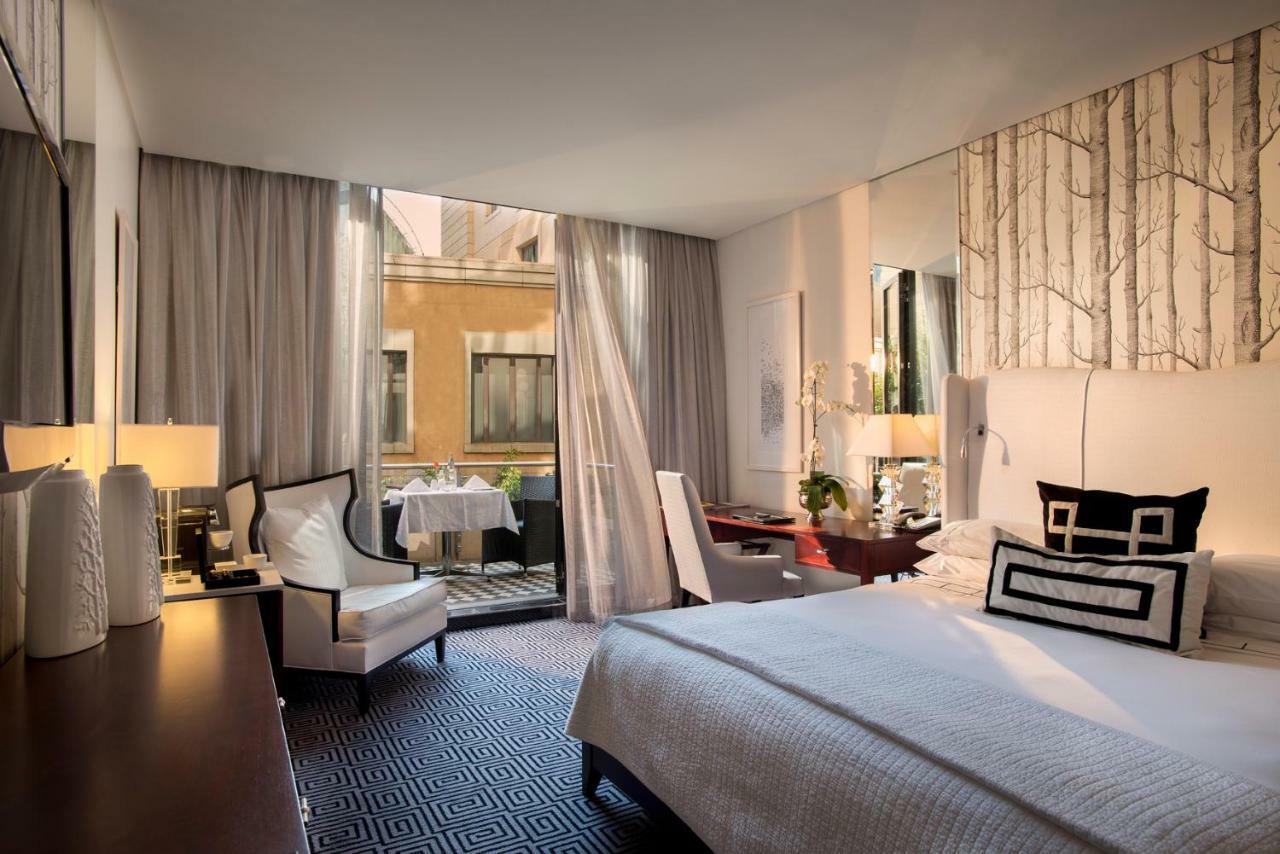 Deluxe King Room with Patio
