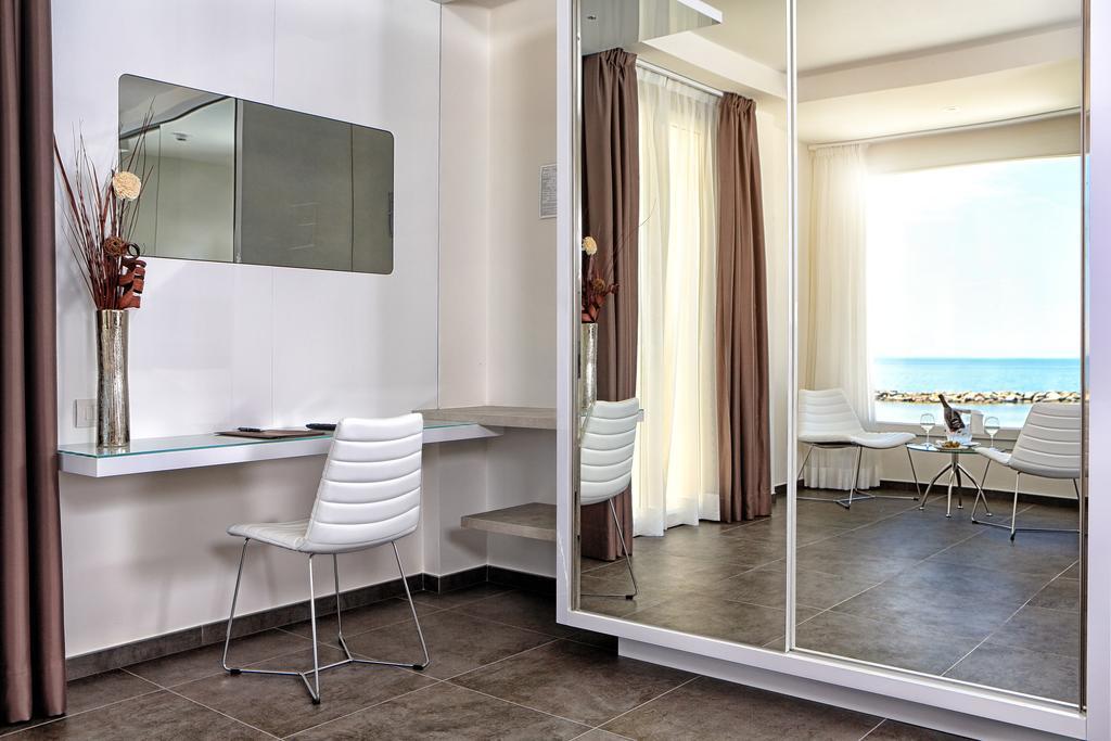 Deluxe Double or Twin Room with Sea View