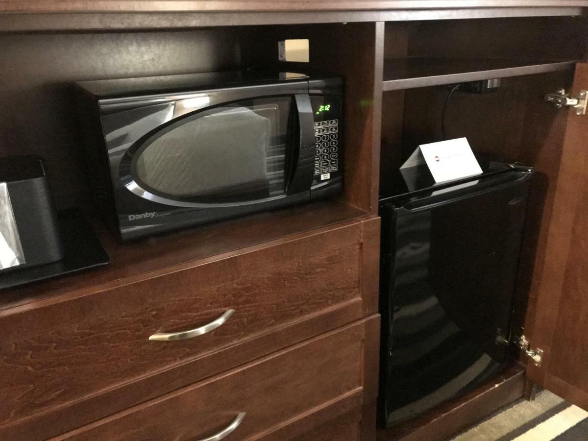 Queen Room - Pet Friendly/Non-Smoking
