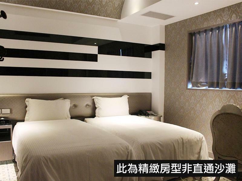 Standard Twin Room with Mountain View